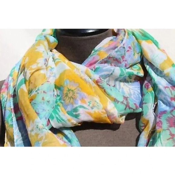 Rikka Flowers Floral Spring Hoop Scarf / Wrap - Picture 2 of 2